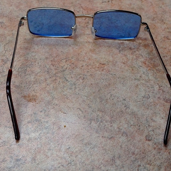 Glasses - Picture 2 of 2